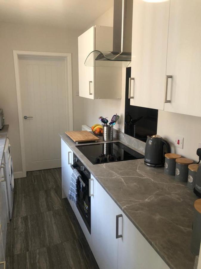 2 Bedroom Luton Townhouse 외부 사진