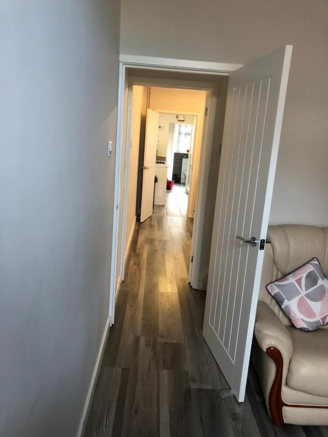 2 Bedroom Luton Townhouse 외부 사진