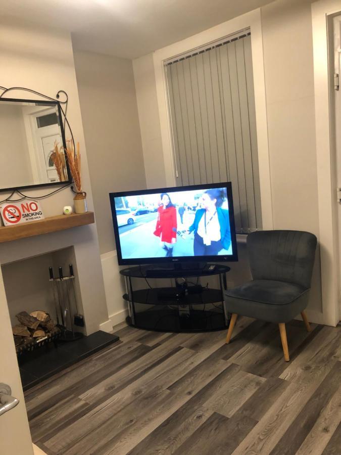 2 Bedroom Luton Townhouse 외부 사진